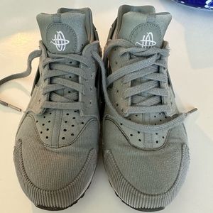 Nike Women's Huarache Sneaker